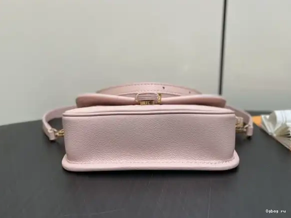 VUITTON Diane-19*10.5*6 Nano LOUIS CM 0701
